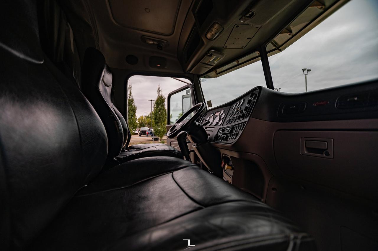 2014 Peterbilt 388 Tractor Sleeper Heavy Spec Red Deer AB