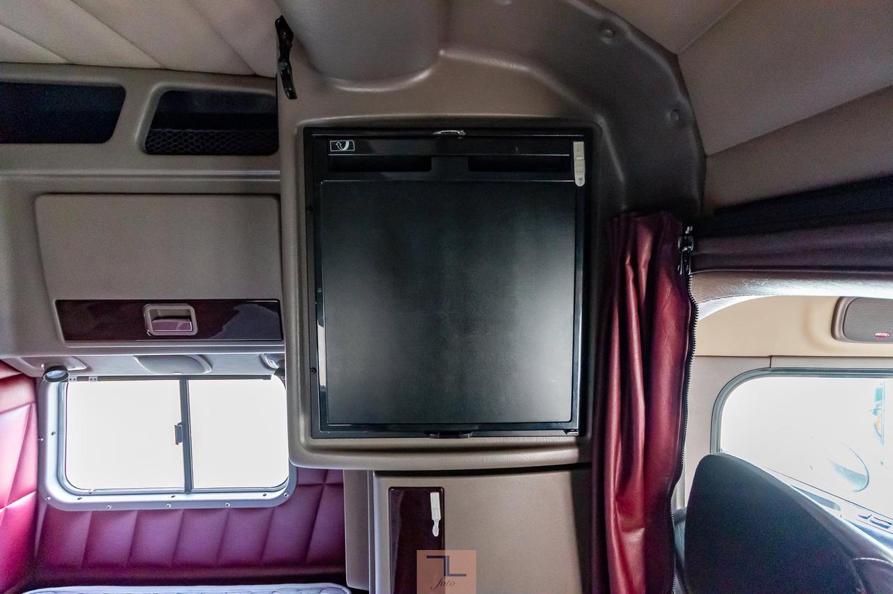 2014 Peterbilt 388 Tractor Sleeper Red Deer AB