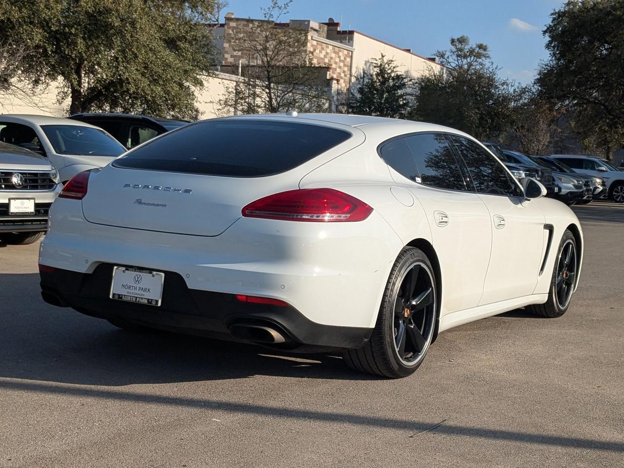 2014 Porsche Panamera 2