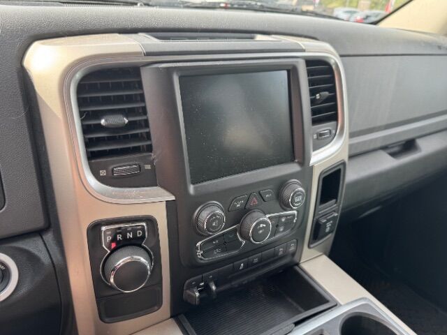 2014 Ram 1500 SLT photo 4