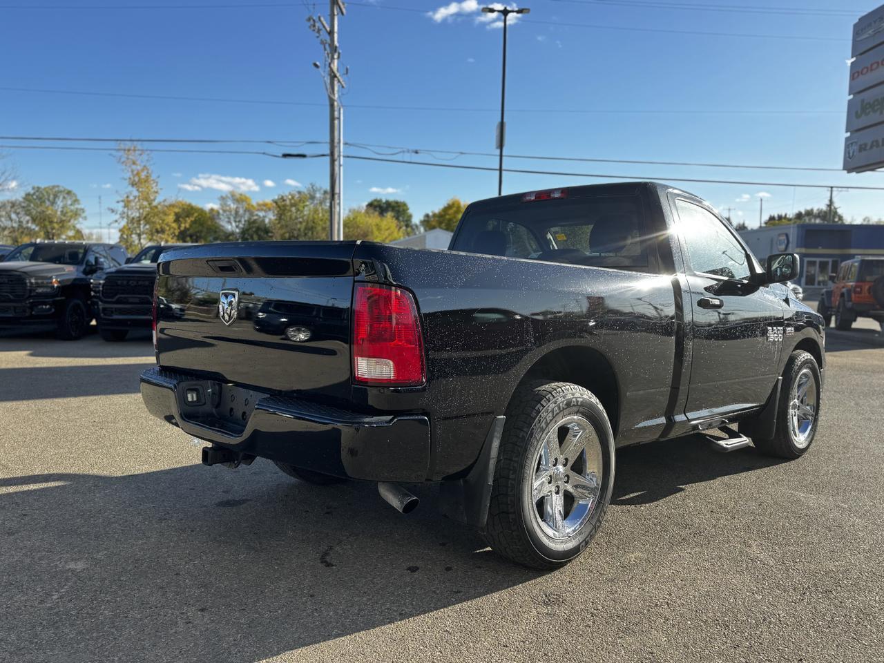 2014 Ram 1500 ST Regular Cab RWD | V8 | Low KMs | 3 Passenger Bench | UConnect 3 Redwater AB