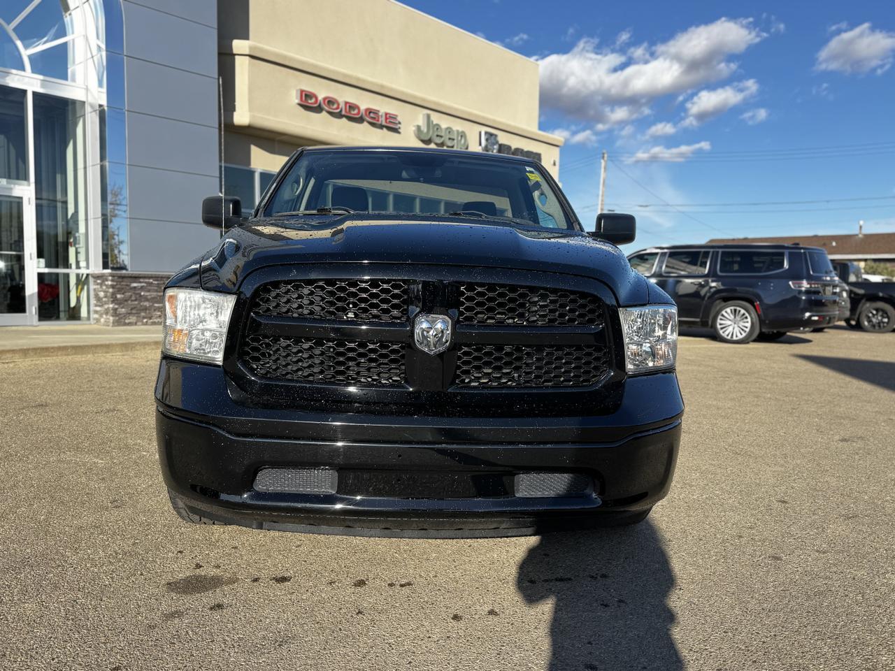 2014 Ram 1500 ST Regular Cab RWD | V8 | Low KMs | 3 Passenger Bench | UConnect 3 Redwater AB