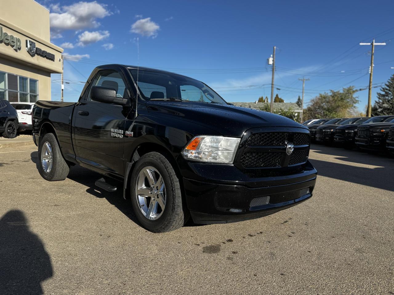 2014 Ram 1500 ST Regular Cab RWD | V8 | Low KMs | 3 Passenger Bench | UConnect 3 Redwater AB