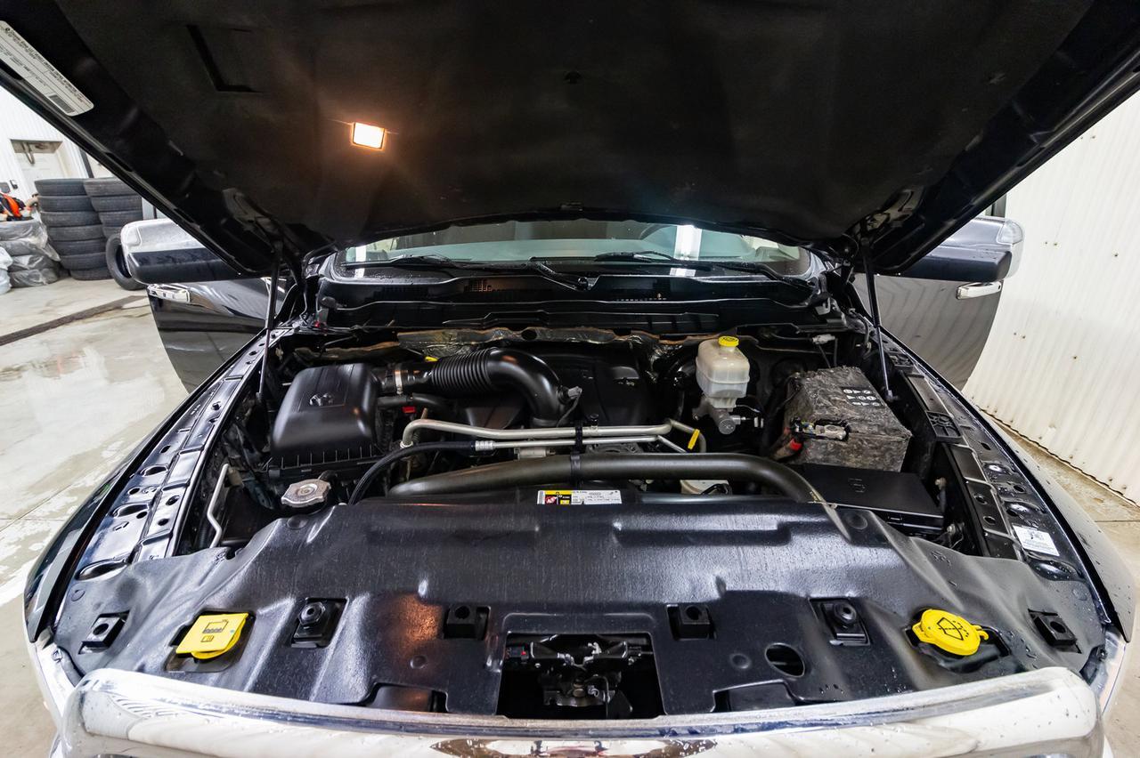 2014 Ram 2500 4x4 Crew Cab SLT HEMI Red Deer AB