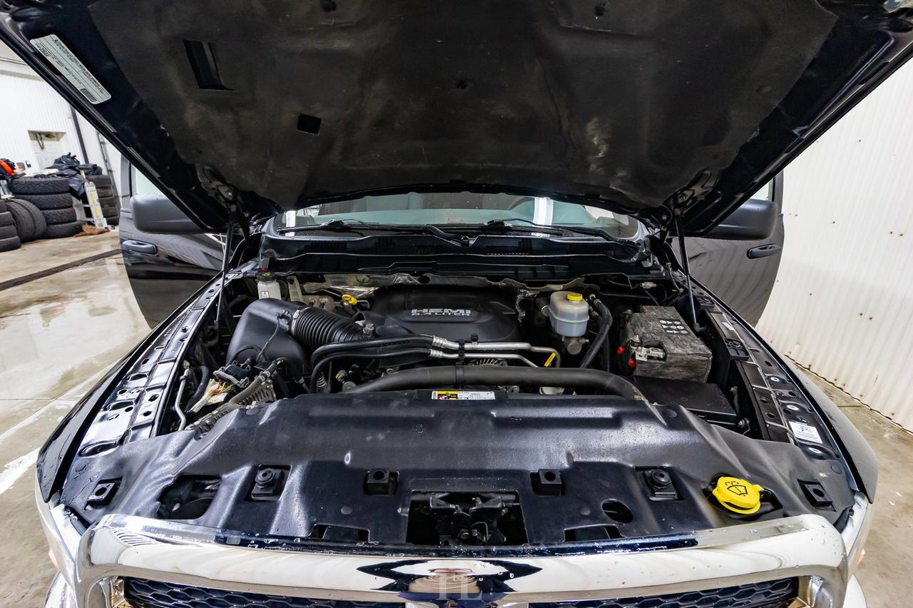 2014 Ram 2500 4x4 Crew Cab SXT HEMI BCam Red Deer AB