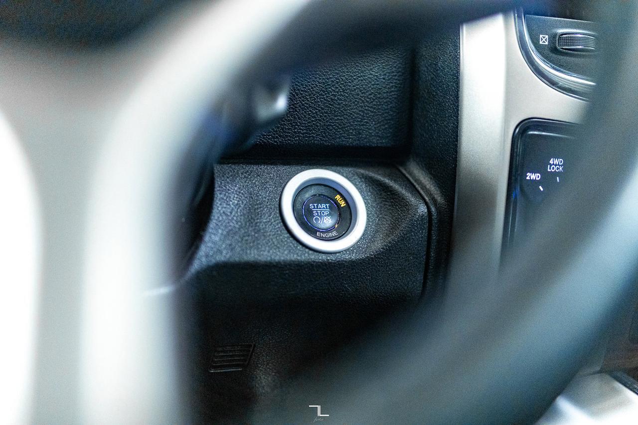 2014 Ram 2500 4x4 Mega Cab Laramie HEMI Leather Roof Nav Red Deer AB