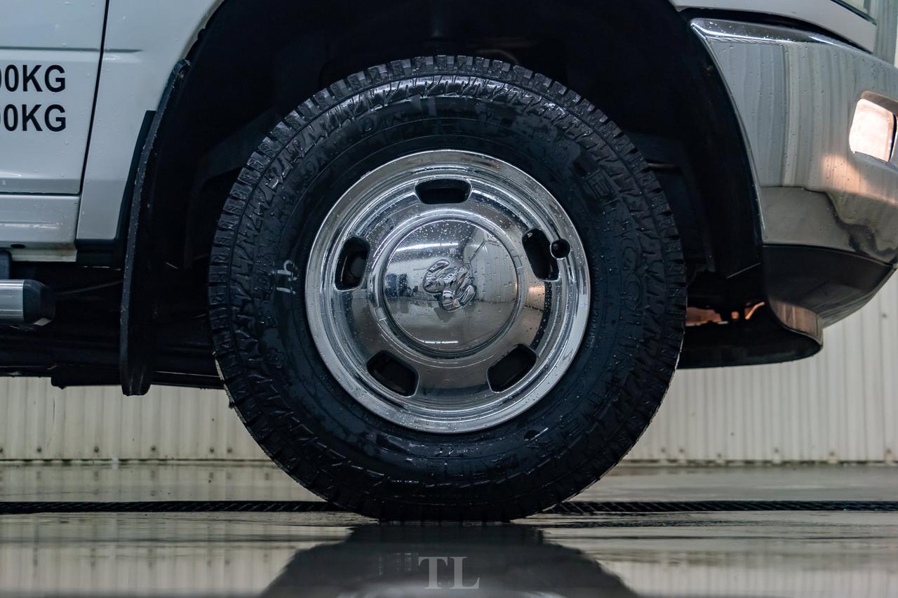 2014 Ram 3500 4x4 Crew Cab SLT Deck Dually HEMI Red Deer AB