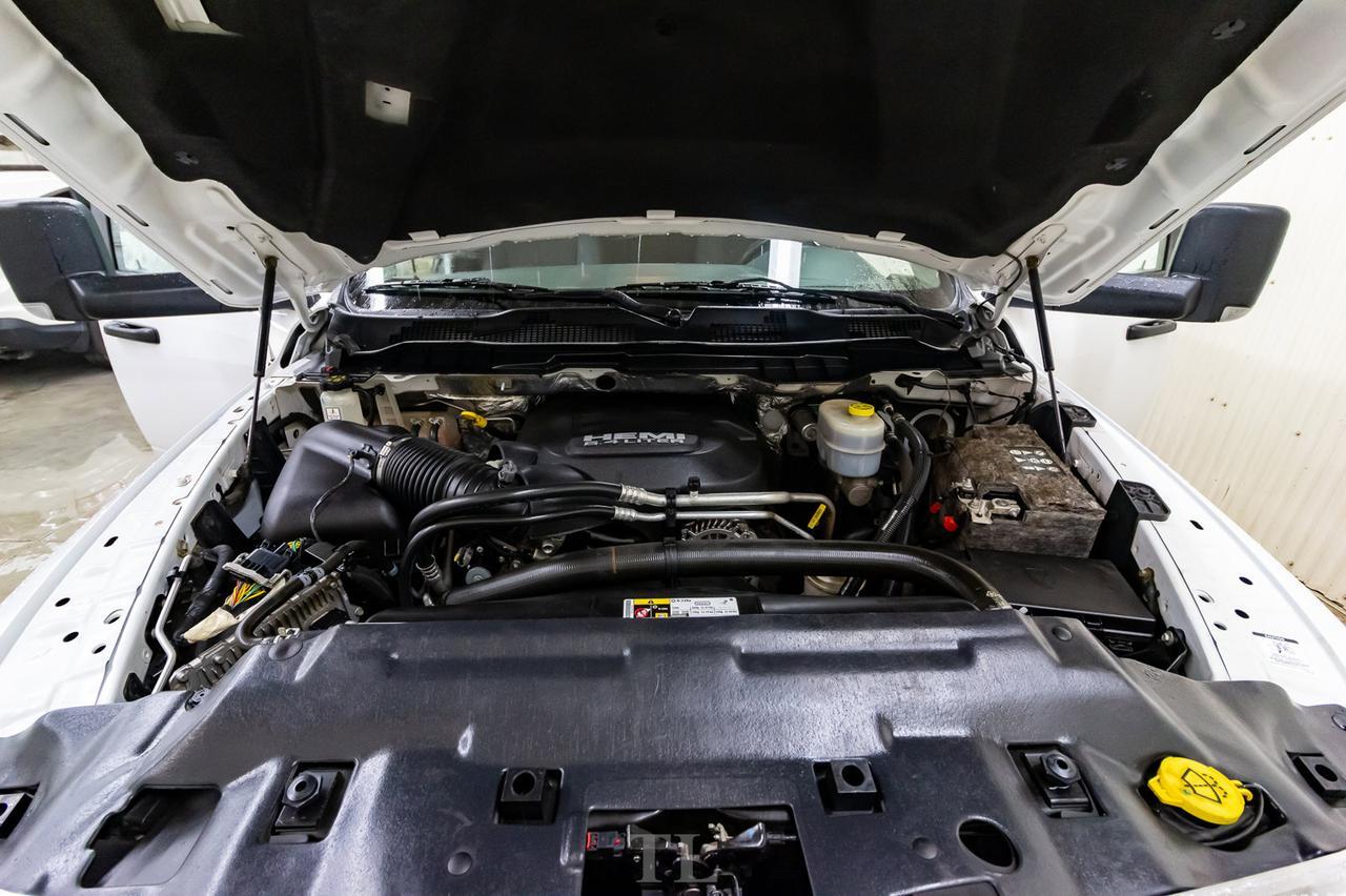 2014 Ram 3500 4x4 Crew Cab SLT Deck Dually HEMI Red Deer AB