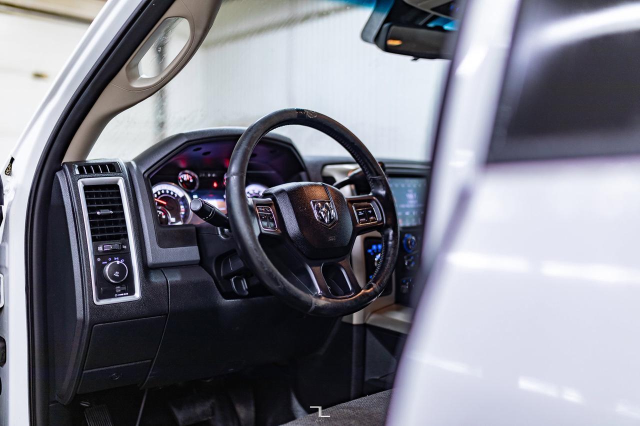 2014 Ram 3500 4x4 Crew Cab SLT HEMI Deck Red Deer AB