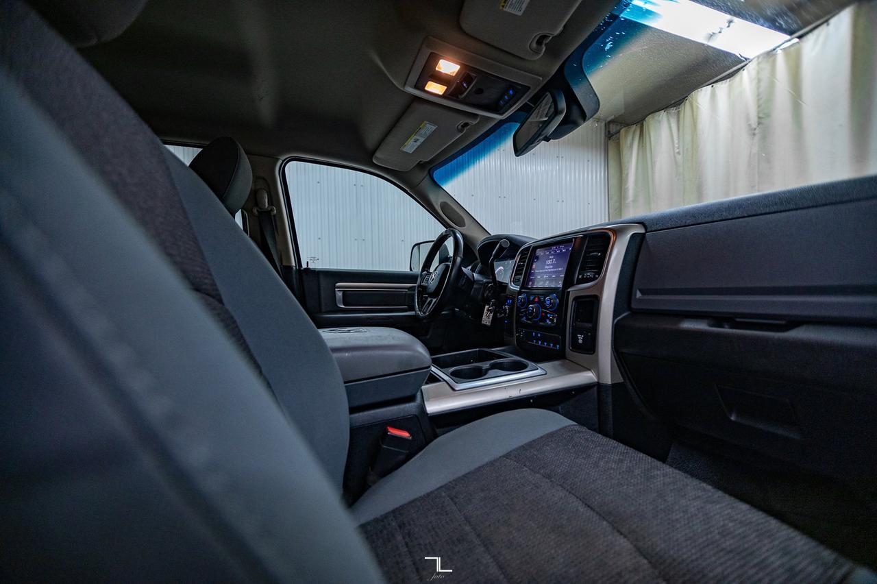 2014 Ram 3500 4x4 Crew Cab SLT HEMI Deck Red Deer AB