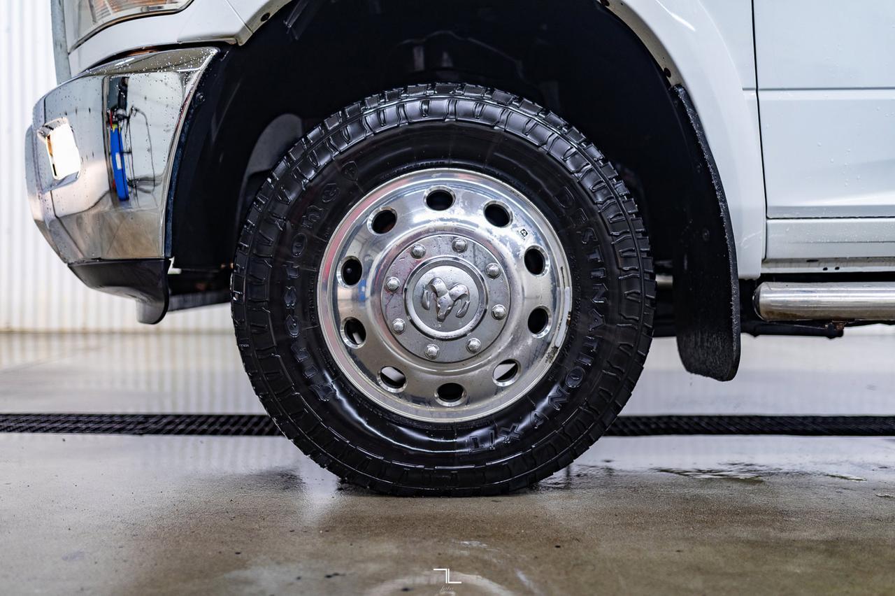 2014 Ram 3500 4x4 Crew Cab SLT HEMI Deck Red Deer AB