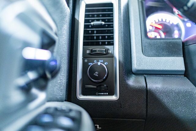 2014 Ram 3500 4x4 Crew Cab SLT HEMI Deck Red Deer AB