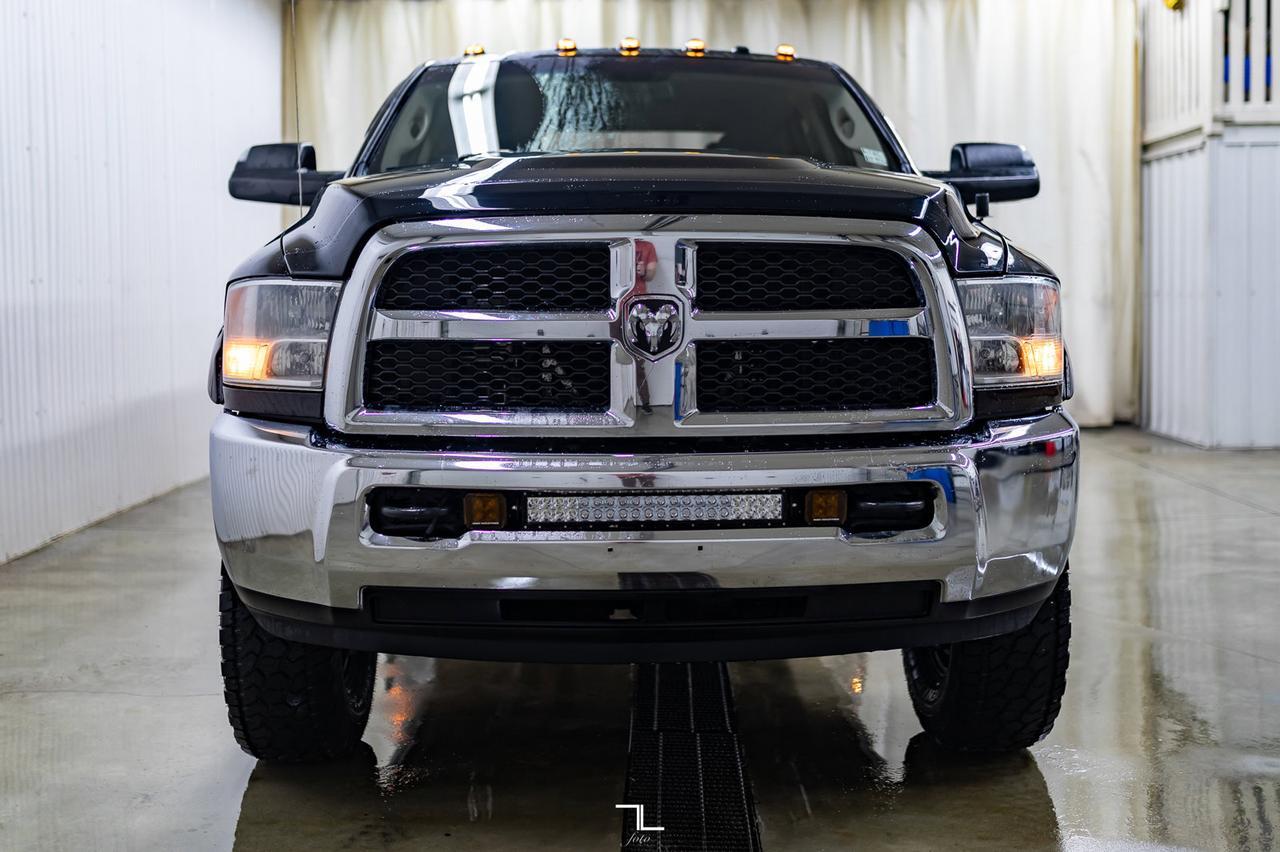 2014 Ram 3500 4x4 Crew Cab SXT Dually HEMI Red Deer AB
