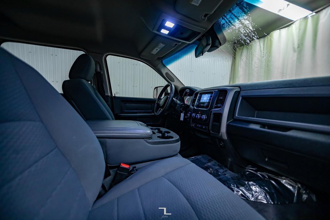 2014 Ram 3500 4x4 Crew Cab SXT Dually HEMI Red Deer AB