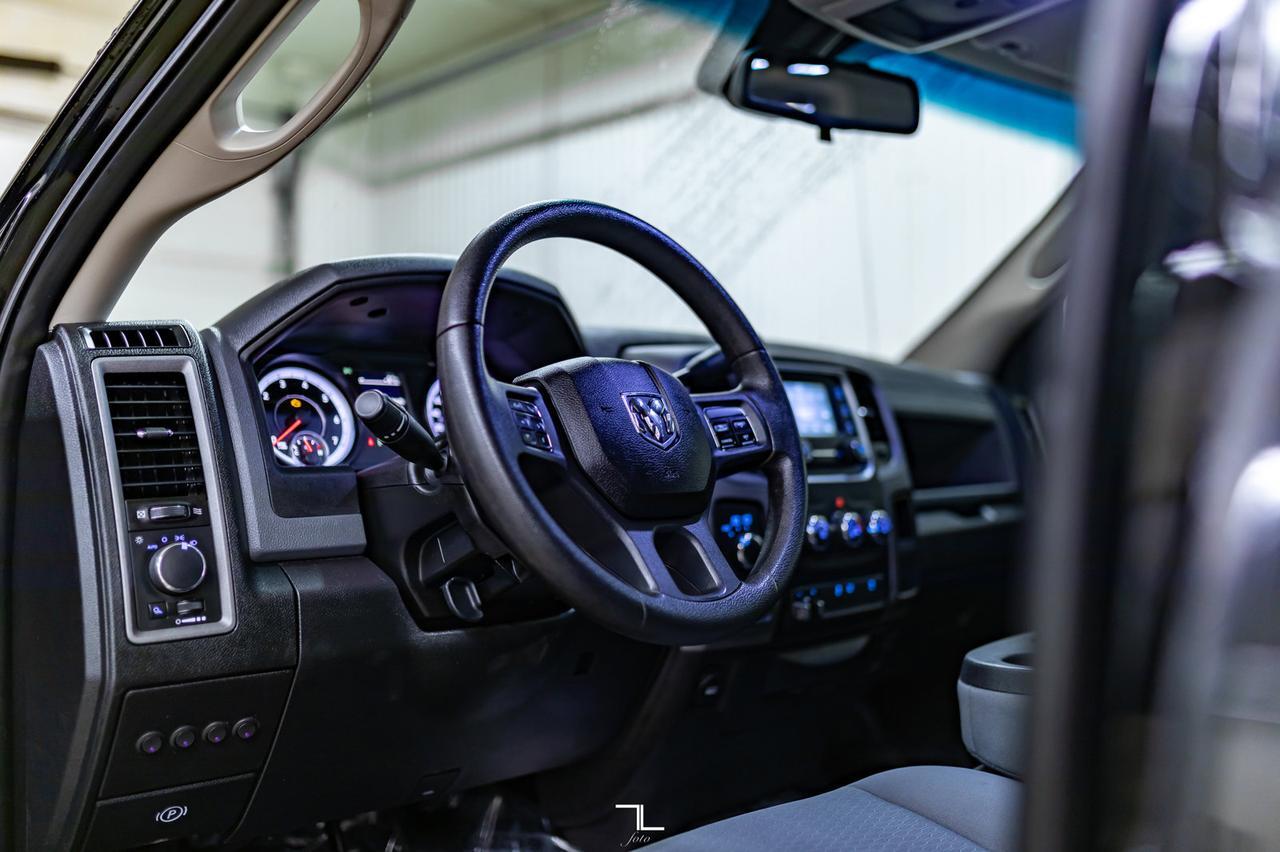 2014 Ram 3500 4x4 Crew Cab SXT Dually HEMI Red Deer AB