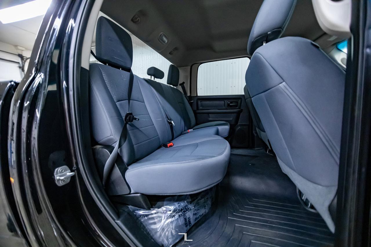 2014 Ram 3500 4x4 Crew Cab SXT Dually HEMI Red Deer AB