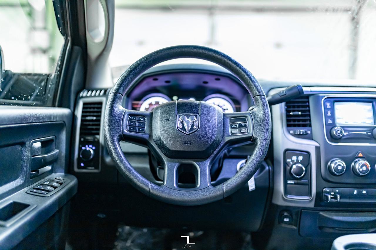 2014 Ram 3500 4x4 Crew Cab SXT Dually HEMI Red Deer AB