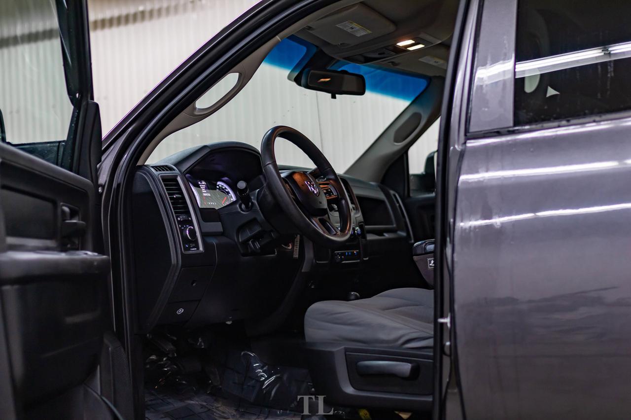 2014 Ram 3500 4x4 Crew Cab SXT HEMI BCam Red Deer AB