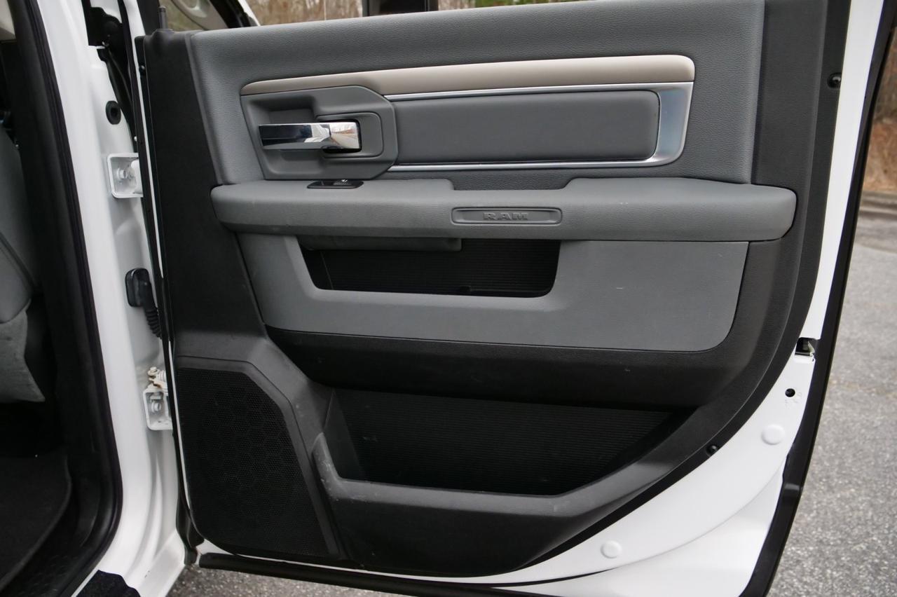 2014 Ram 3500 Big Horn 4X4 / DRW / Turbo Diesel / Luxury Group! Lincolnton NC