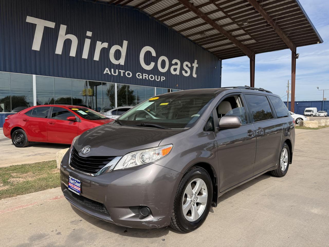 2014 TOYOTA SIENNA