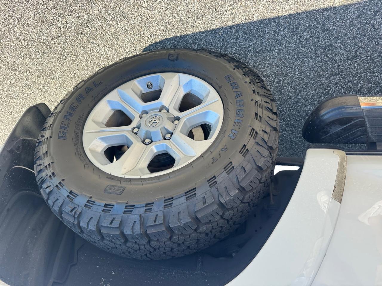2014 Toyota 4Runner SR5, TOW PACKAGE, RUNNING BOARDS, NAVIGATION, BLUETOOTH, ROOF RACKS, CARFAX 1-OWNER VEHICLE, COME SEE WHY THIS SHOULD BE YOUR NEXT SUV!!! Norfolk VA