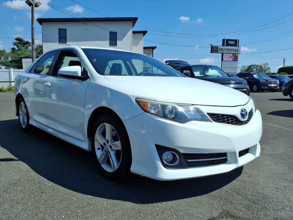 2014 Toyota Camry Levittown PA