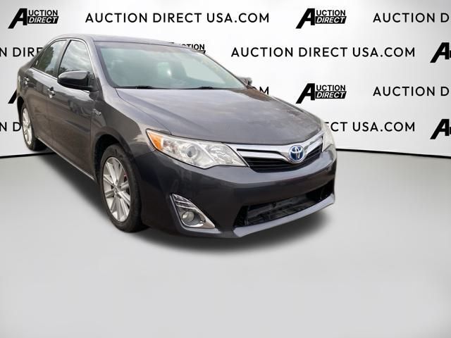 2014 Toyota Camry Hybrid LE photo 2