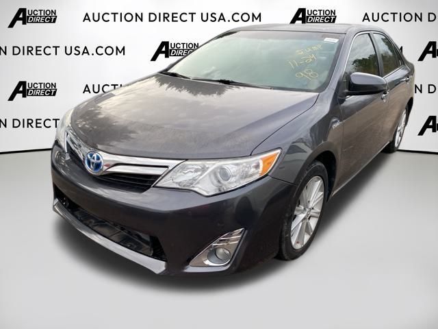 2014 Toyota Camry Hybrid LE photo 3