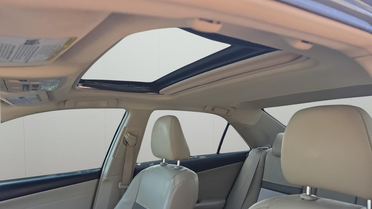 2014 Toyota Camry Hybrid XLE