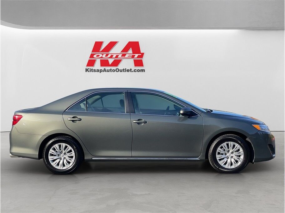 2014 Toyota Camry LE Sedan 4D