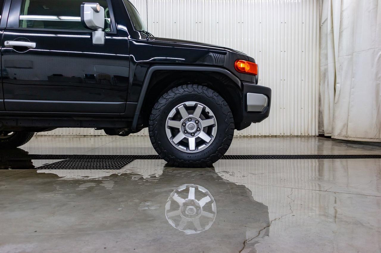 2014 Toyota FJ Cruiser 4x4 Off-Road BCam Red Deer AB