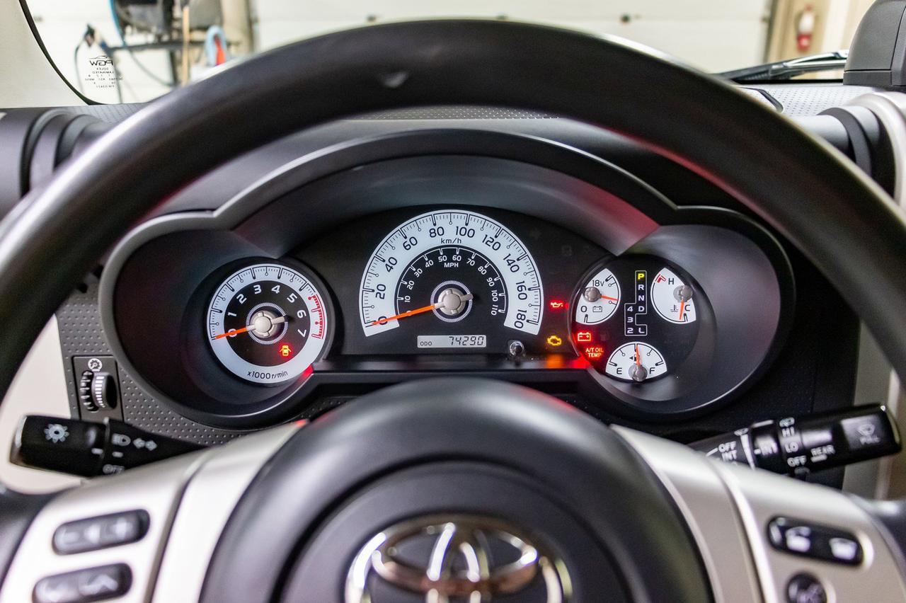 2014 Toyota FJ Cruiser 4x4 Off-Road BCam Red Deer AB