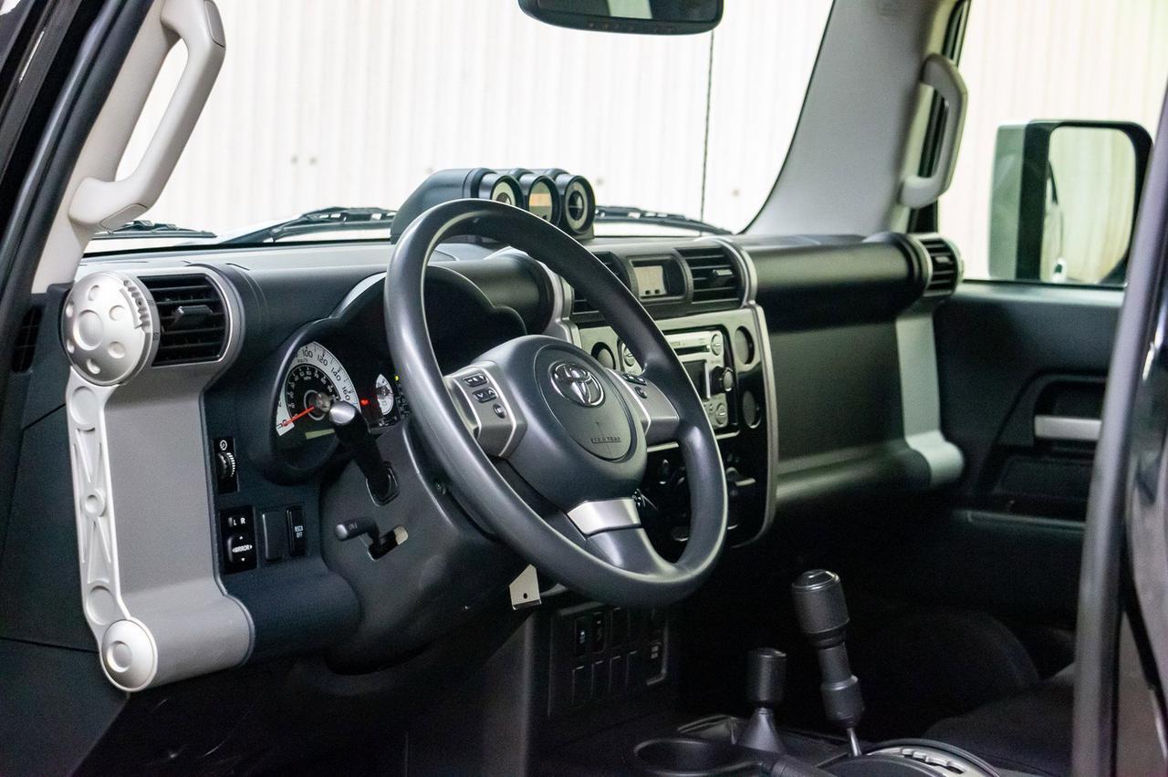 2014 Toyota FJ Cruiser 4x4 Off-Road BCam Red Deer AB