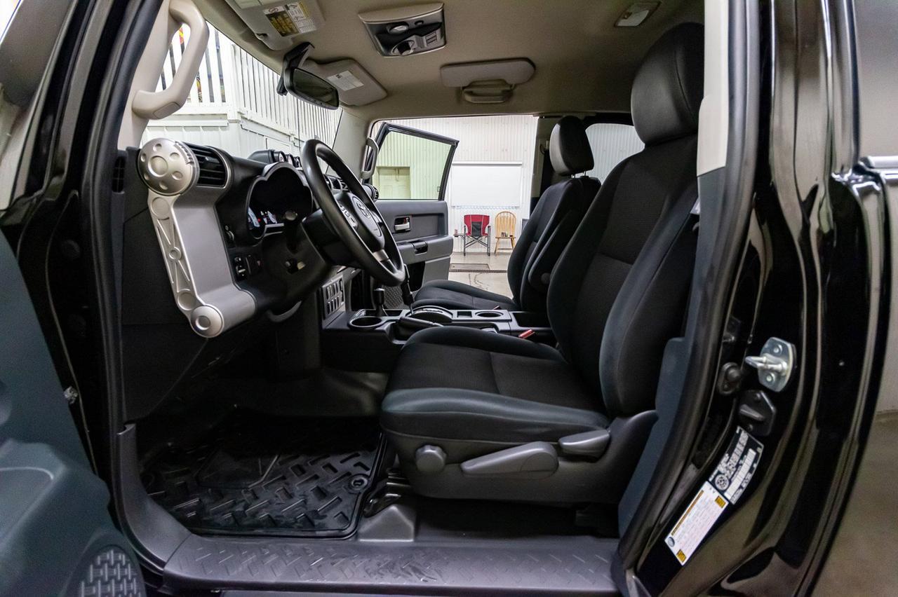 2014 Toyota FJ Cruiser 4x4 Off-Road BCam Red Deer AB