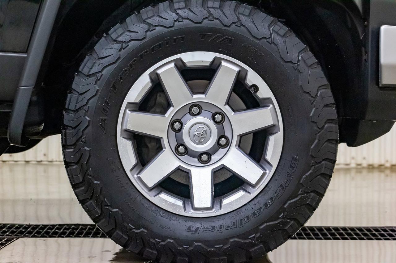 2014 Toyota FJ Cruiser 4x4 Off-Road BCam Red Deer AB