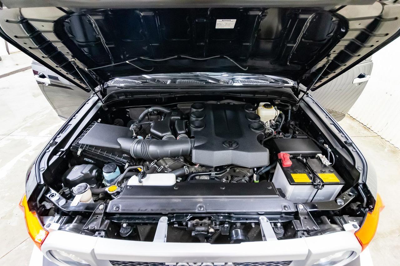 2014 Toyota FJ Cruiser 4x4 Off-Road BCam Red Deer AB