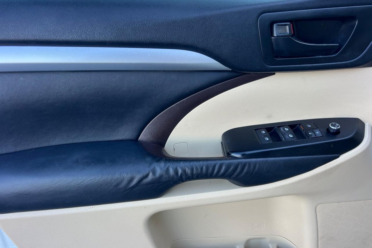 2014 Toyota Highlander LE Plus Roseville CA