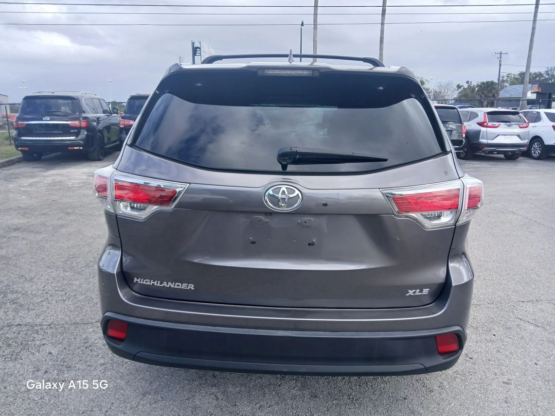 2014 Toyota Highlander XLE Sport Utility 4D