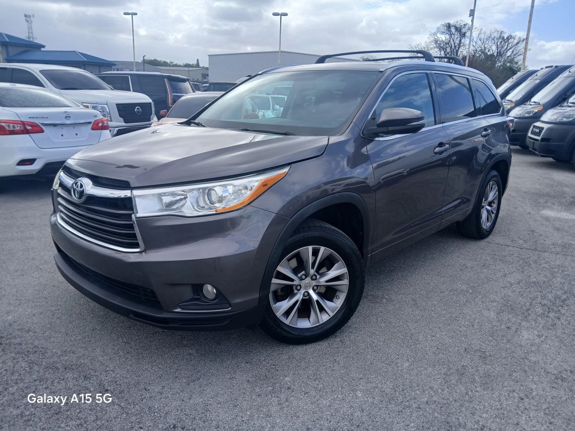 2014 Toyota Highlander XLE Sport Utility 4D