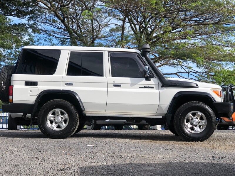 2014 Toyota Landcruiser