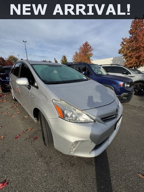 2014 Toyota Prius v Two