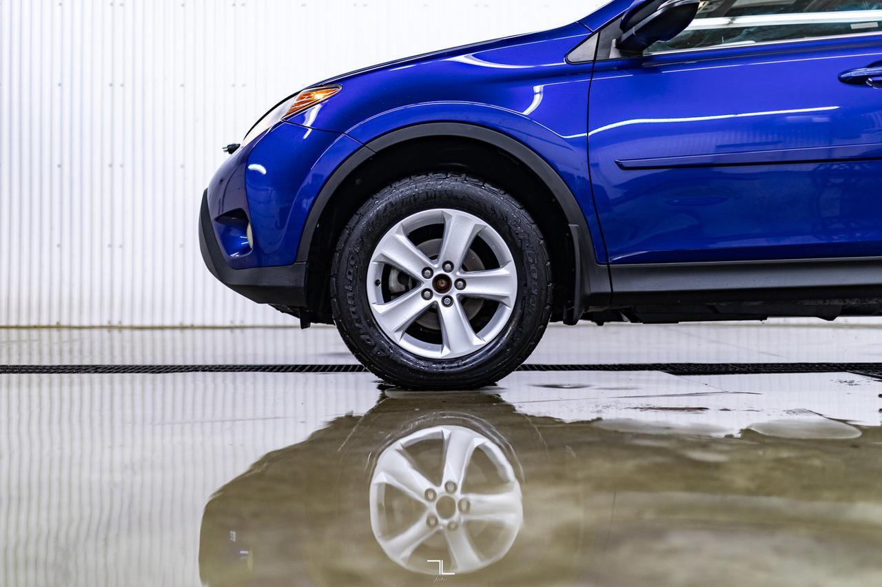 2014 Toyota RAV4 AWD XLE Roof BCam Red Deer AB