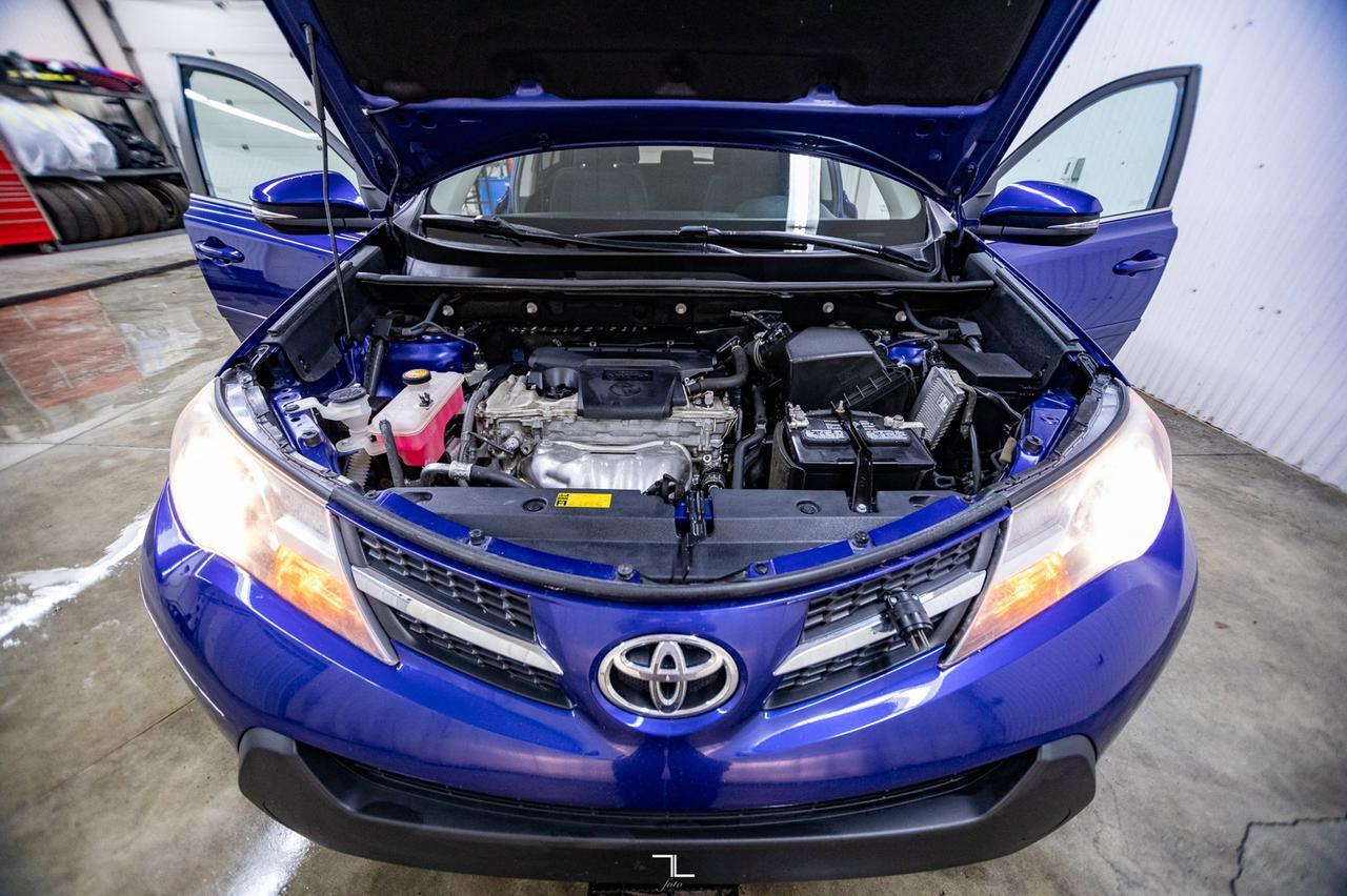 2014 Toyota RAV4 AWD XLE Roof BCam Red Deer AB