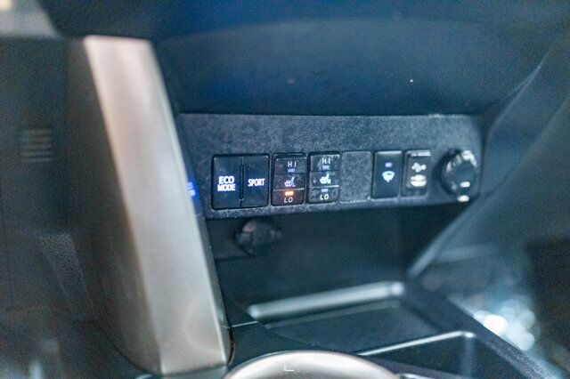 2014 Toyota RAV4 AWD XLE Roof BCam Red Deer AB