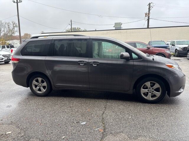 2014 Toyota Sienna LE Cleveland OH