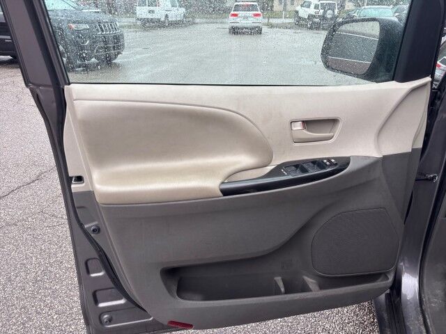 2014 Toyota Sienna LE Cleveland OH