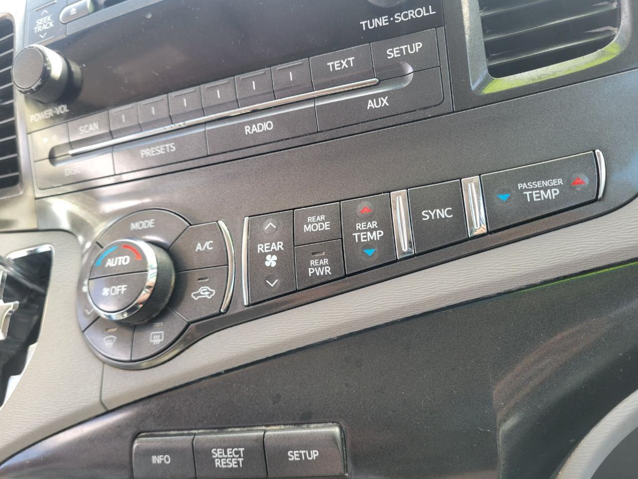 2014 Toyota Sienna LE V6 7 Passenger Auto Access Seat | LE V6 8 Passenger | LE V6 7 Passenger Hardeeville SC