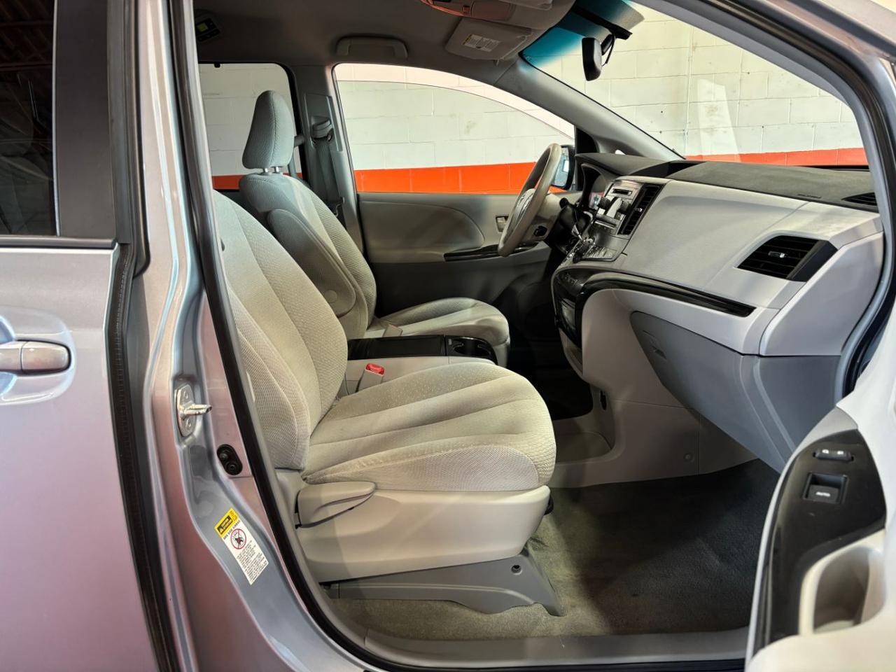 2014 Toyota Sienna LE V6 8 Passenger Franklin OH