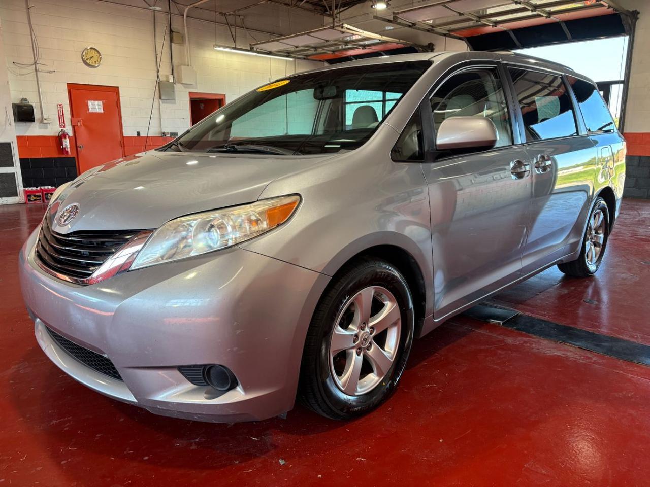 2014 Toyota Sienna LE V6 8 Passenger Franklin OH