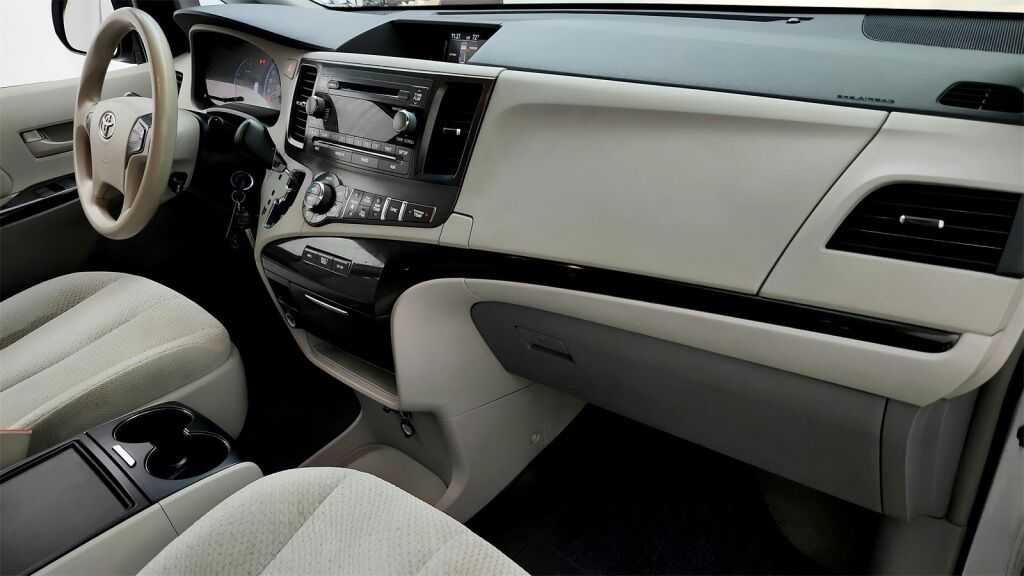 2014 Toyota Sienna LE Laurel MD